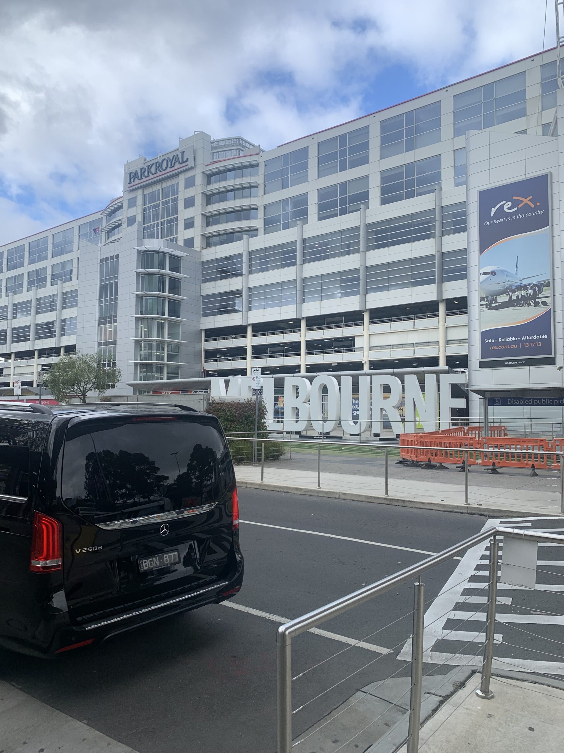 Private Melbourne Airport transfer to Melbourne CBD with Zebra Express